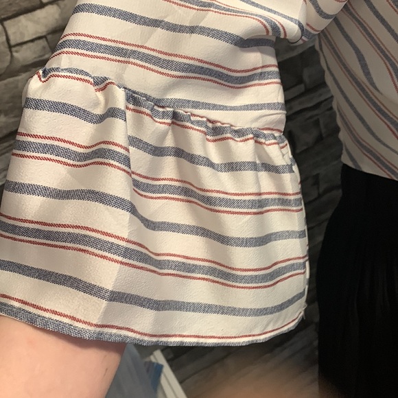 Beautiful like new button down tie up crop dress shirt - Picture 5 of 8